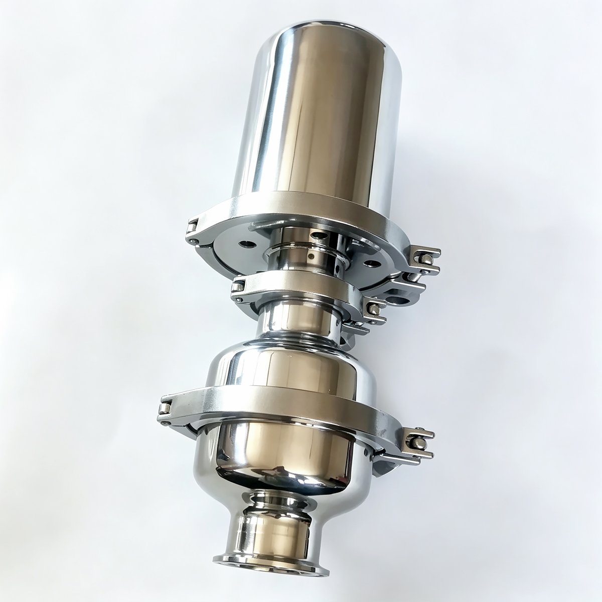304 SS dual-element sanitary flame arrester with Tri-Clamp ends, top-side view